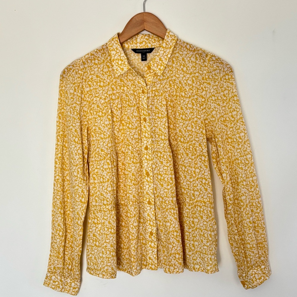 Banana Republic Factory Dainty Floral Tiered Button Shirt Size XS / Small *C51